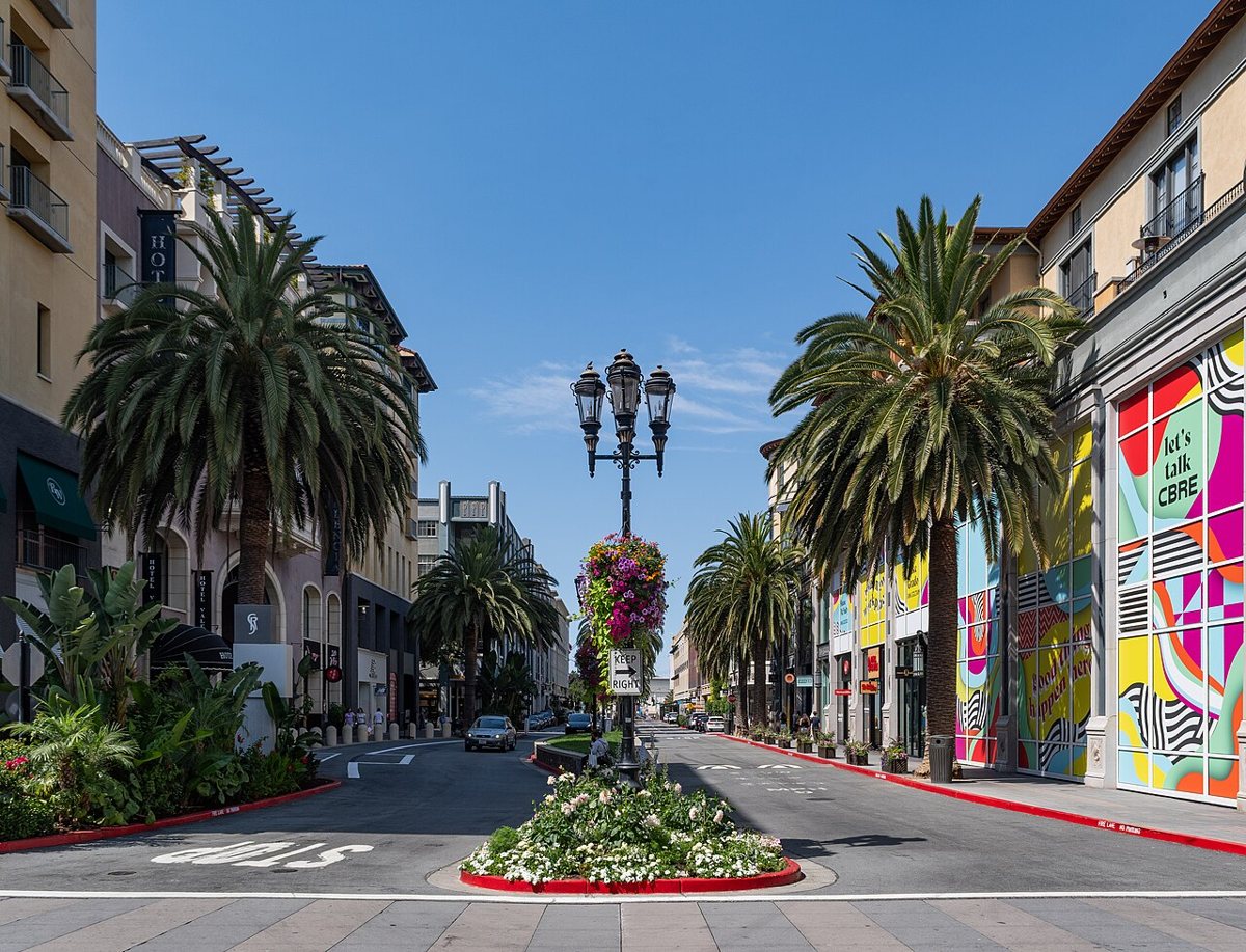 couples strolling the tree-lined promenade at Santana Row