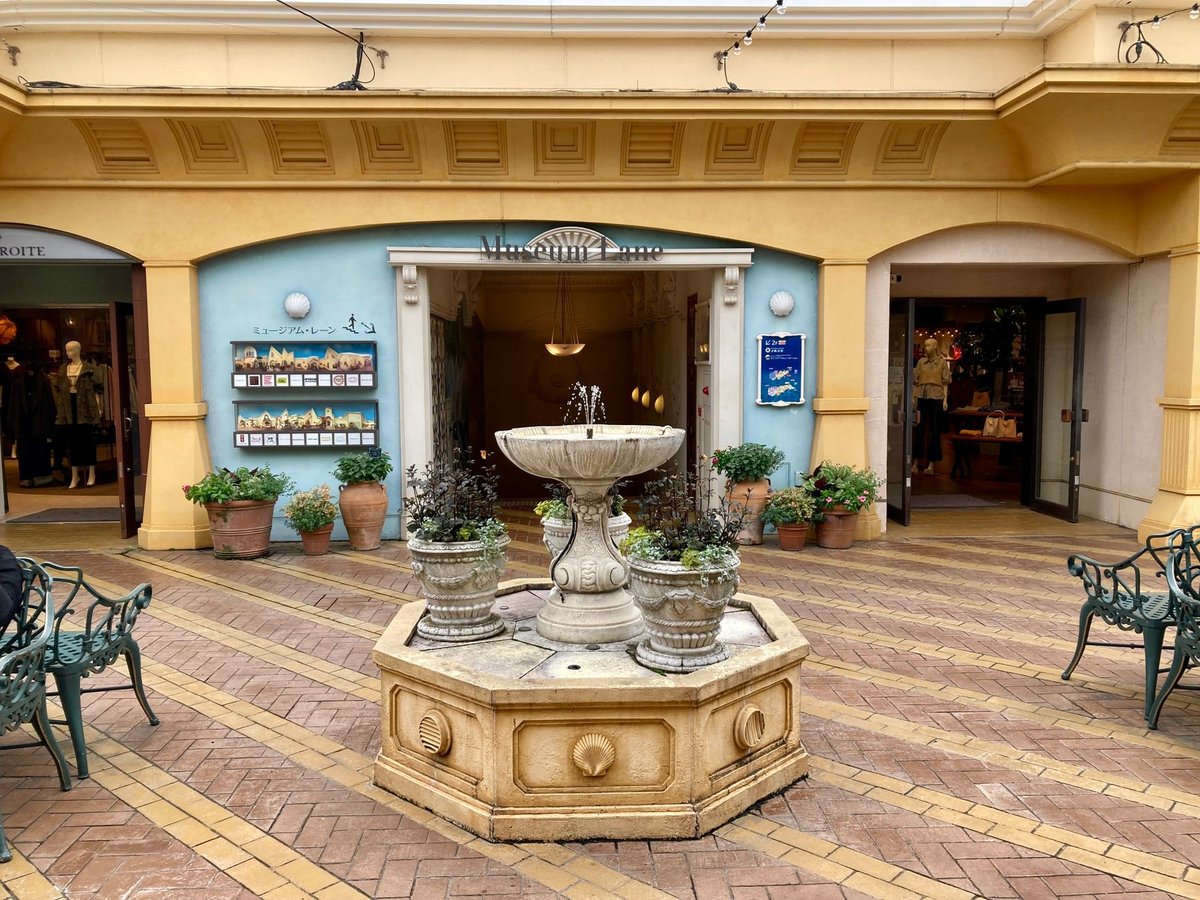 one of the fountains along the Santana Row promenade